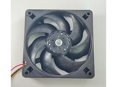 高功率密度與大風(fēng)量的山洋SanAce散熱風(fēng)扇，提升散熱效率 